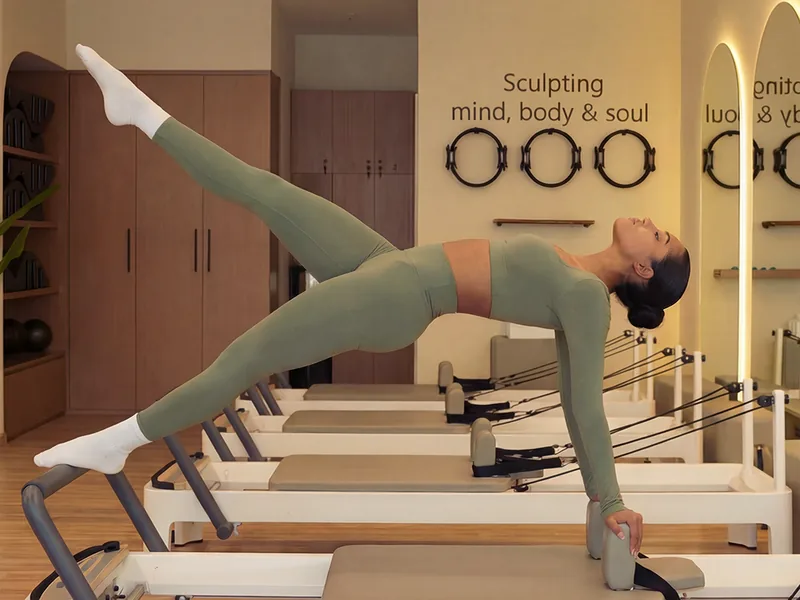 Inside Pilates Academy Arjan, full-body work on the reformer